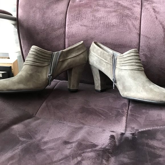 Aerosoles grey starring role suede boots FINAL - Picture 3 of 4